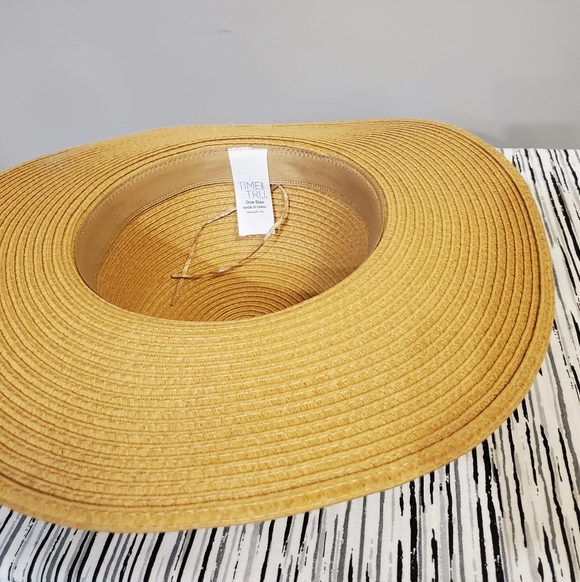 Women's Straw Black and Tan Hats Set of 2 - Picture 9 of 10